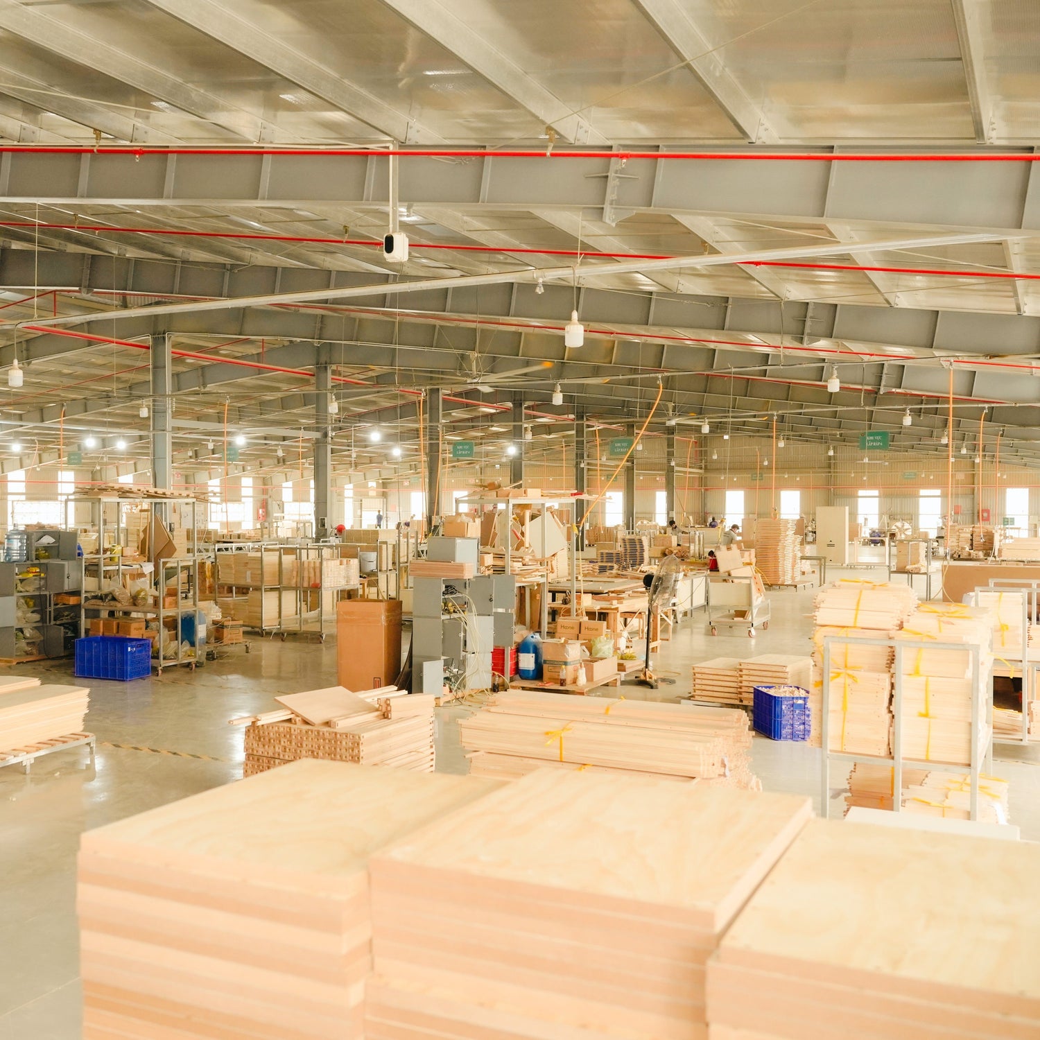 Solid Timber vs Veneer: The Real Difference Behind Cedora® Quality