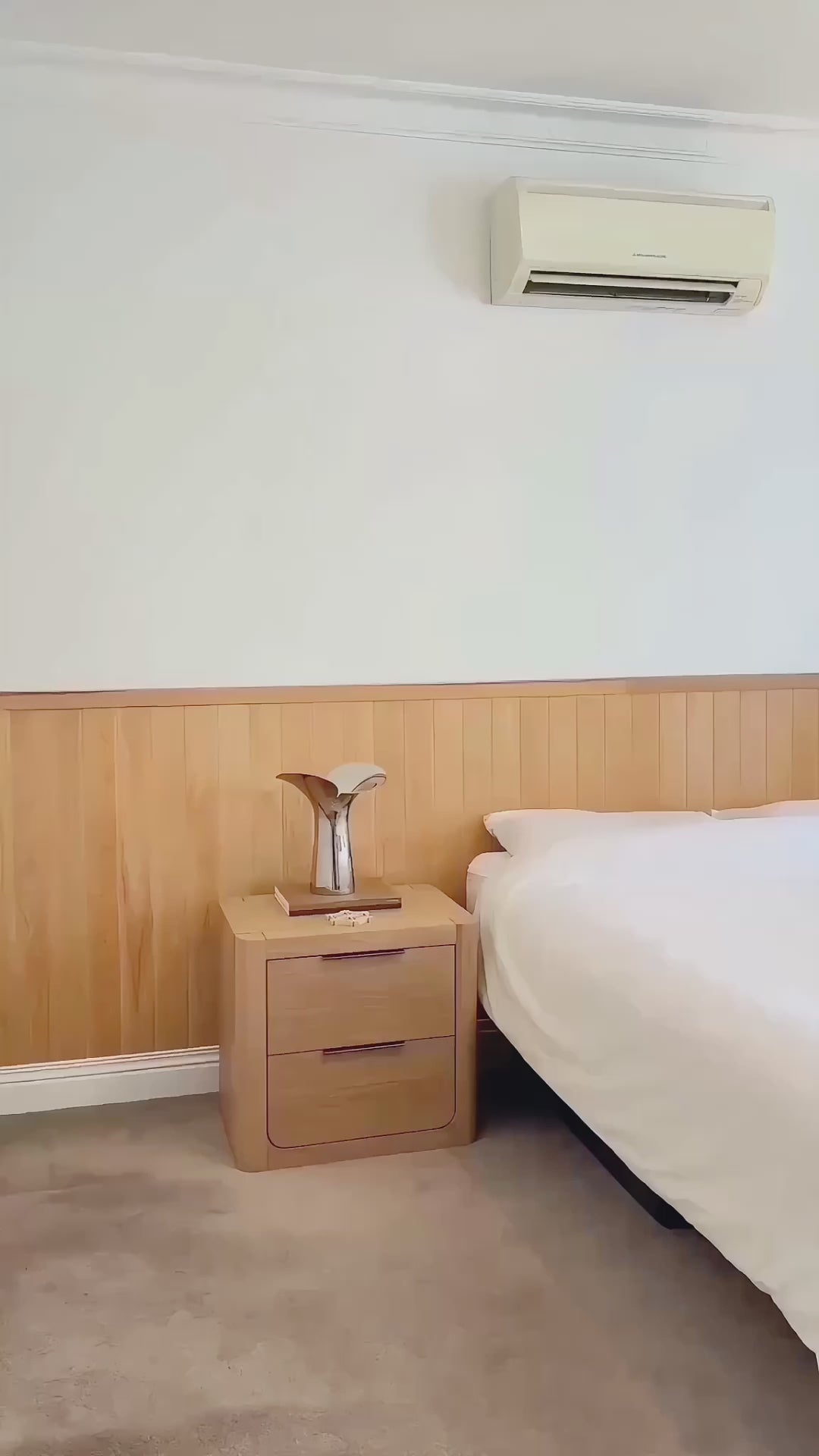Load video: UCG clip - Bedside